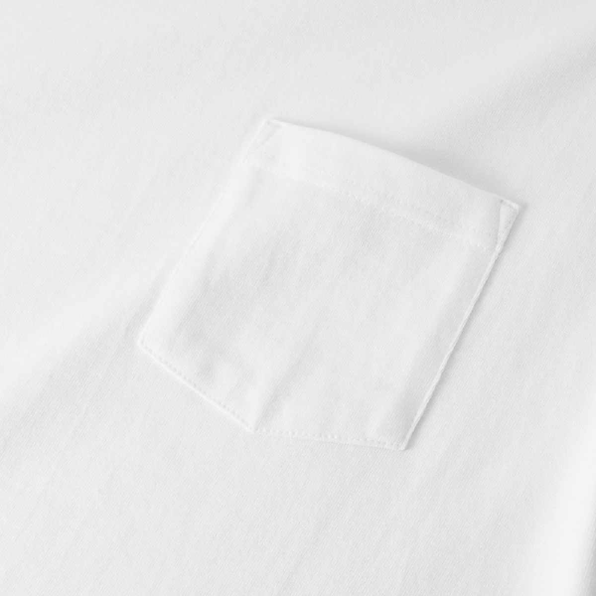 A convenient pocket on the left chest