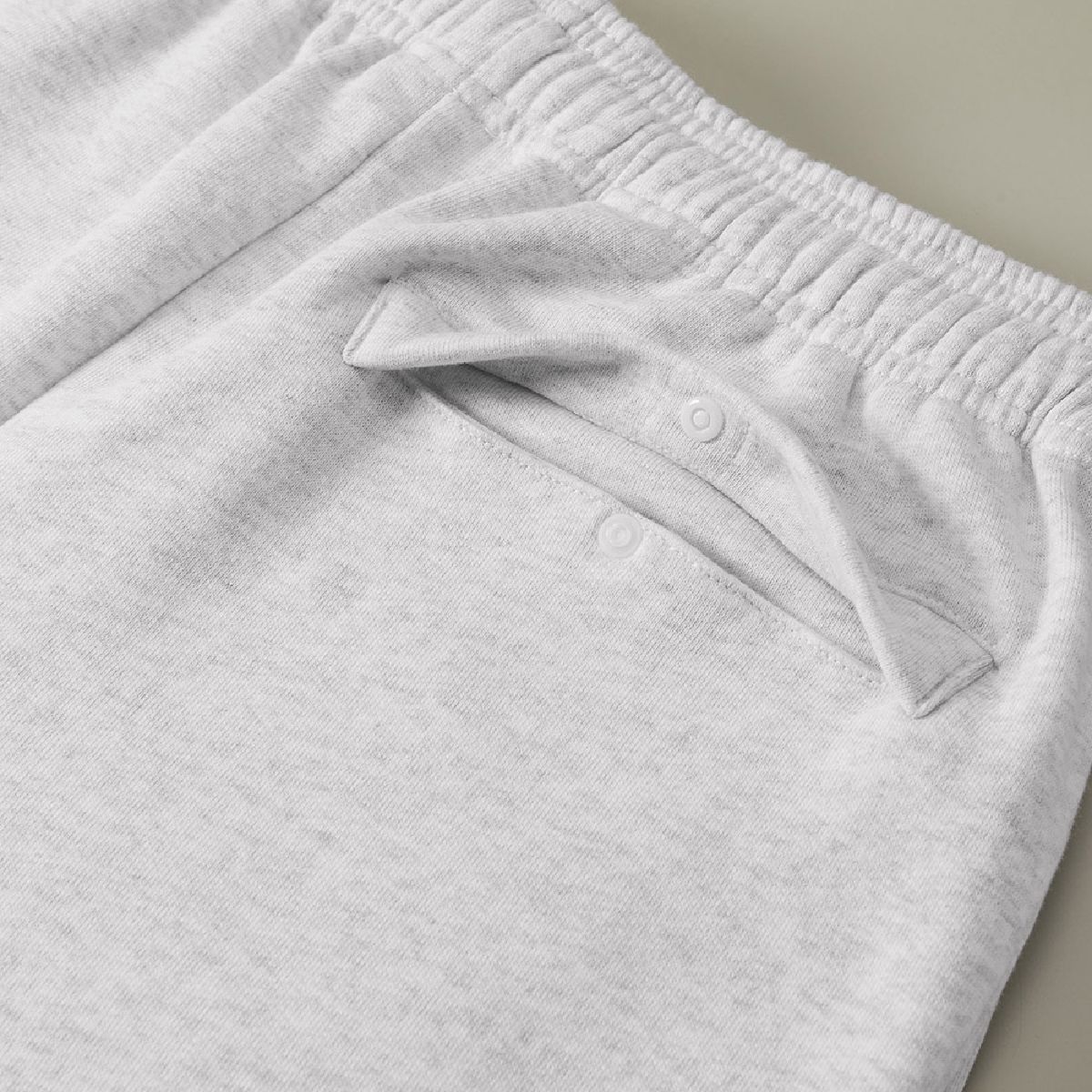 The hip pocket exit is light and durable plastic dot button specification