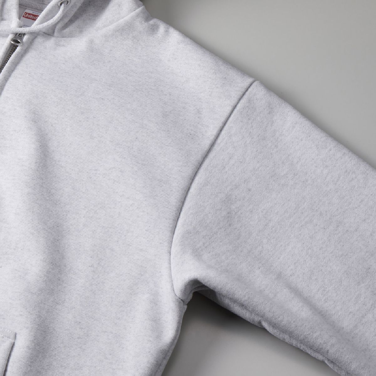 Sleeve is set in sleeve specification