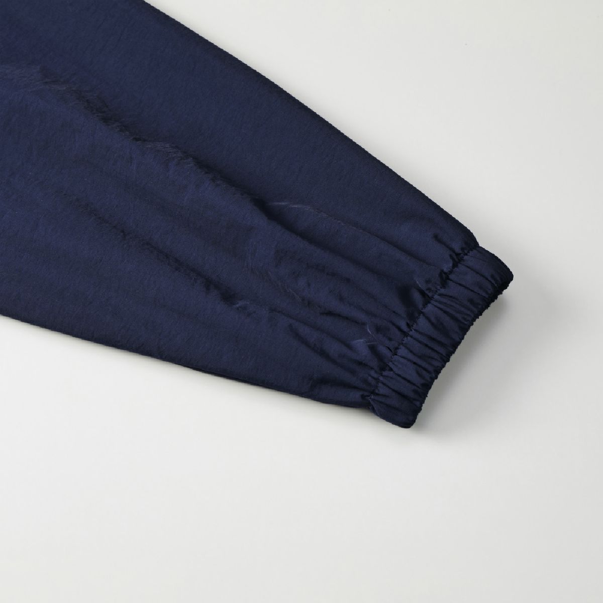 The cuffs are shirring specifications