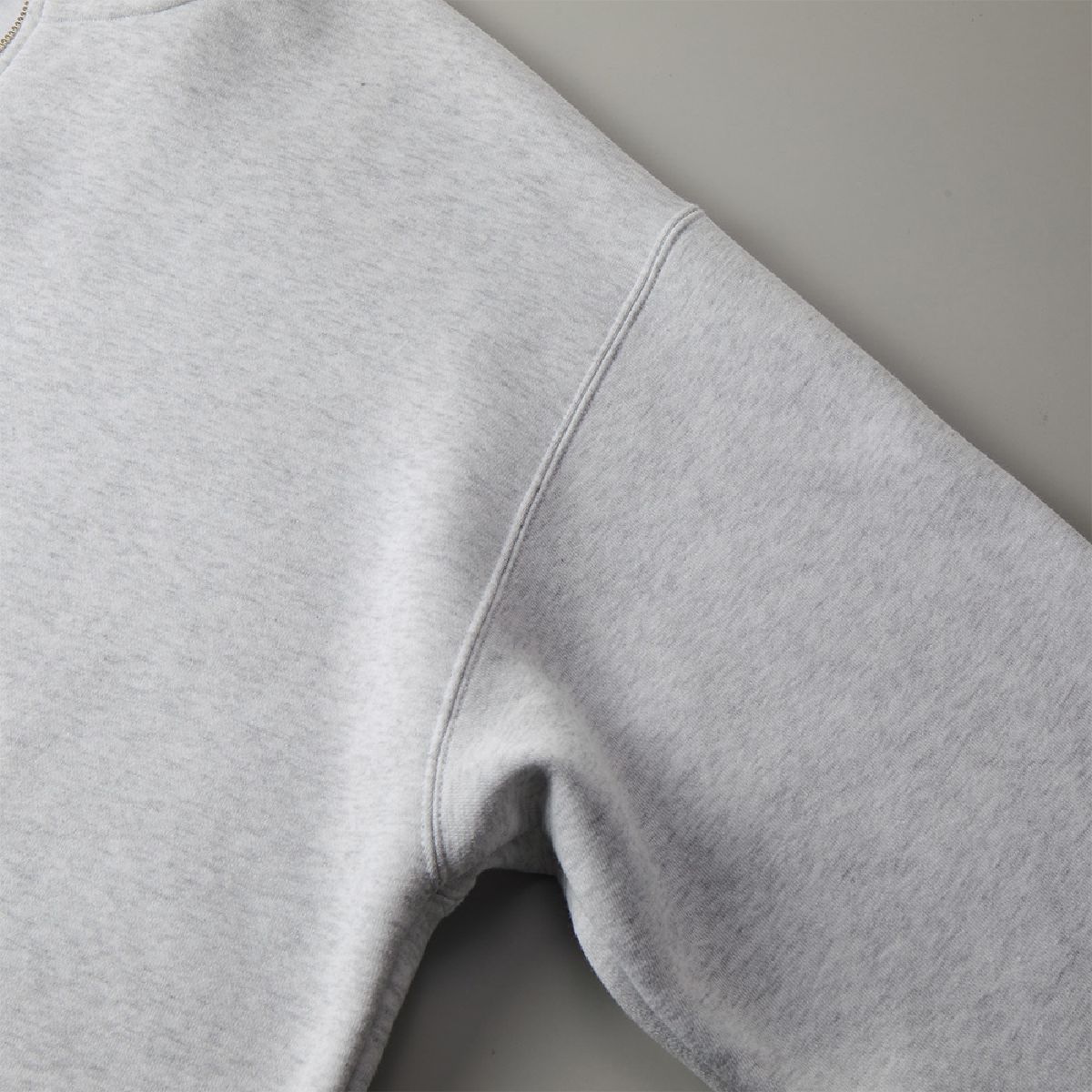 Robusted two needles in the armhole