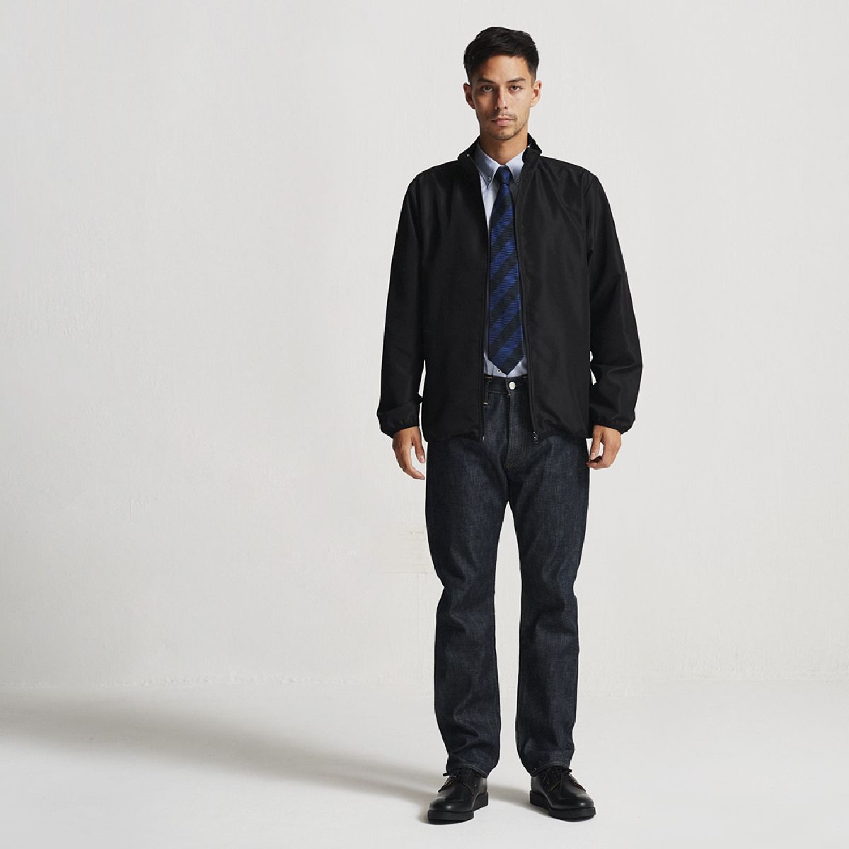 United Athle 7061-01 Micro Ripstop Staff Jacket 7 Height 182cm L size 002. Wearing black (zipper open)