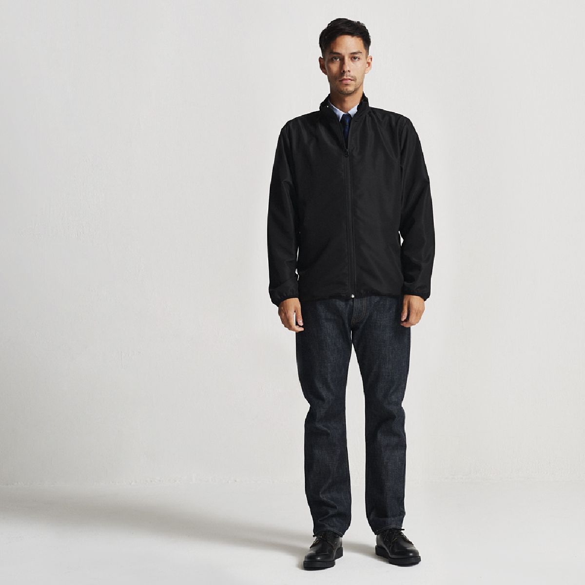 United Athle 7061-01 Micro Ripstop Staff Jacket 8 Height 182cm L size 002. Wearing black (fastener closed)