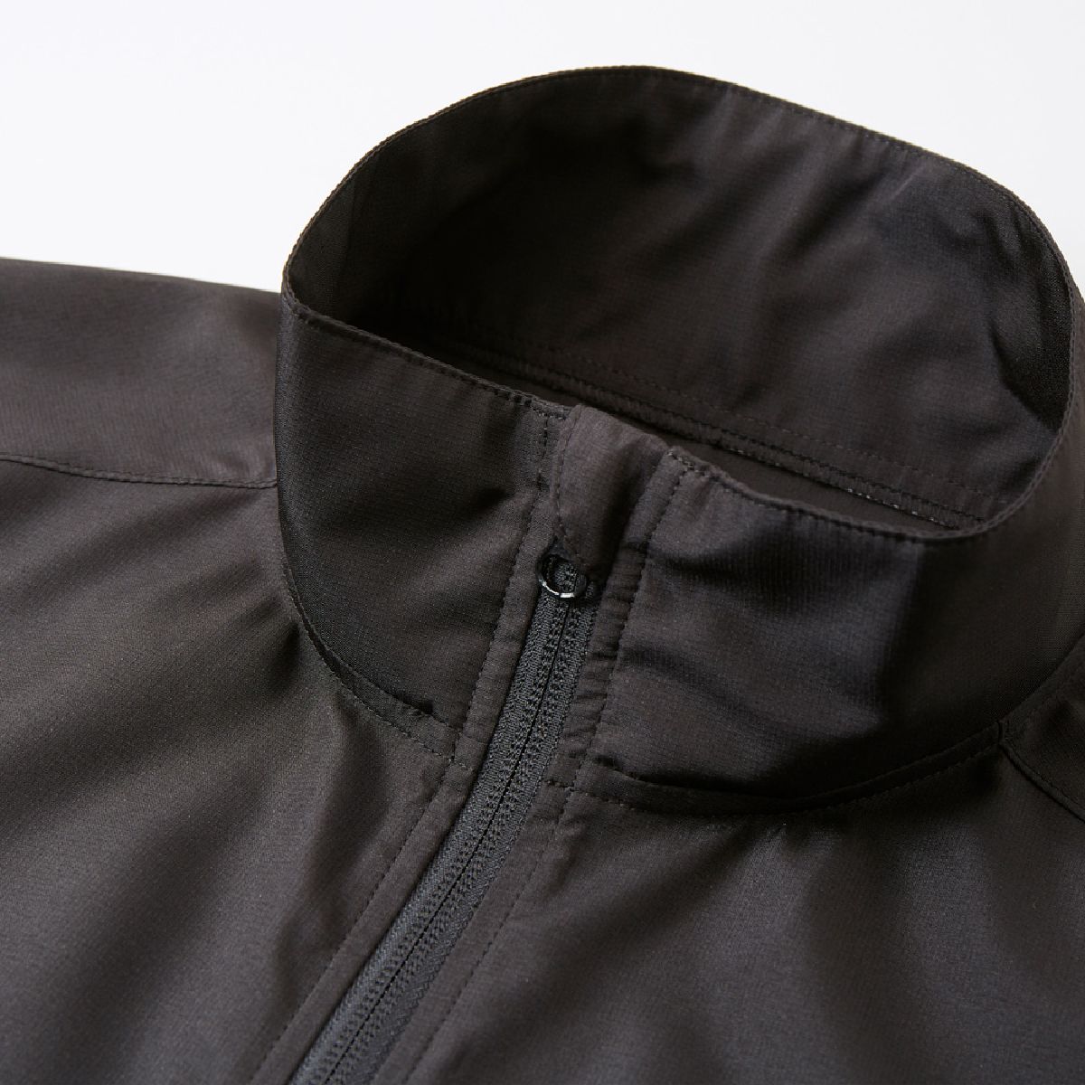 United Athle 7061-01 Micro Ripstop Staff Jacket 11 UP under the neck