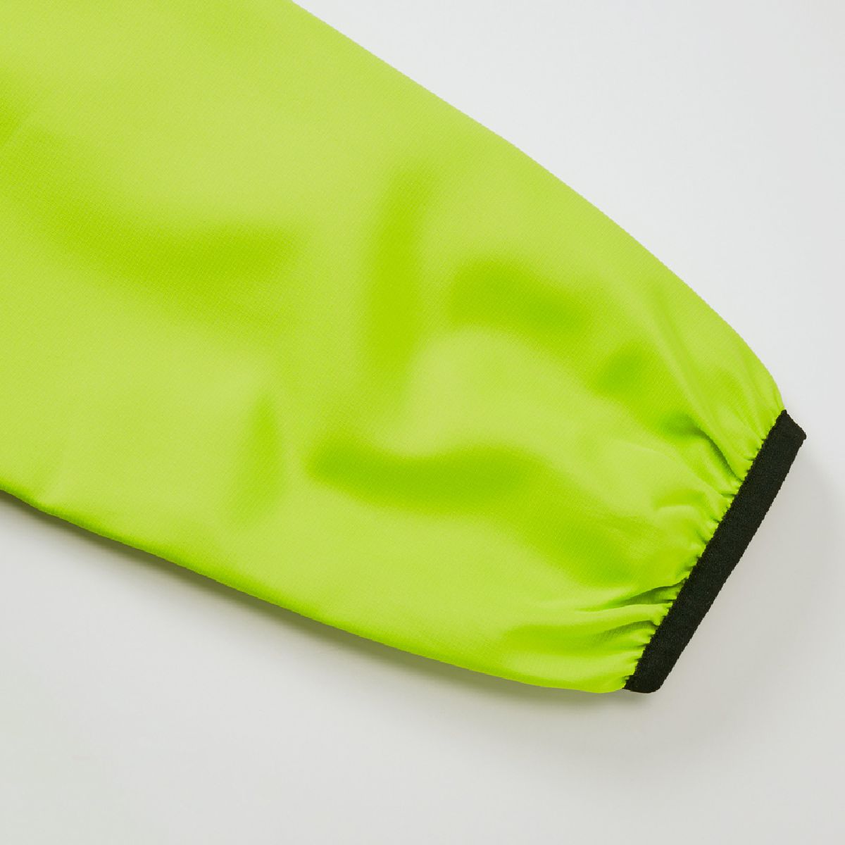 United Athle 7068-01 Lined Micro Ripstop Stand Jacket 10 The cuffs are stretched binder specifications that fit your wrist