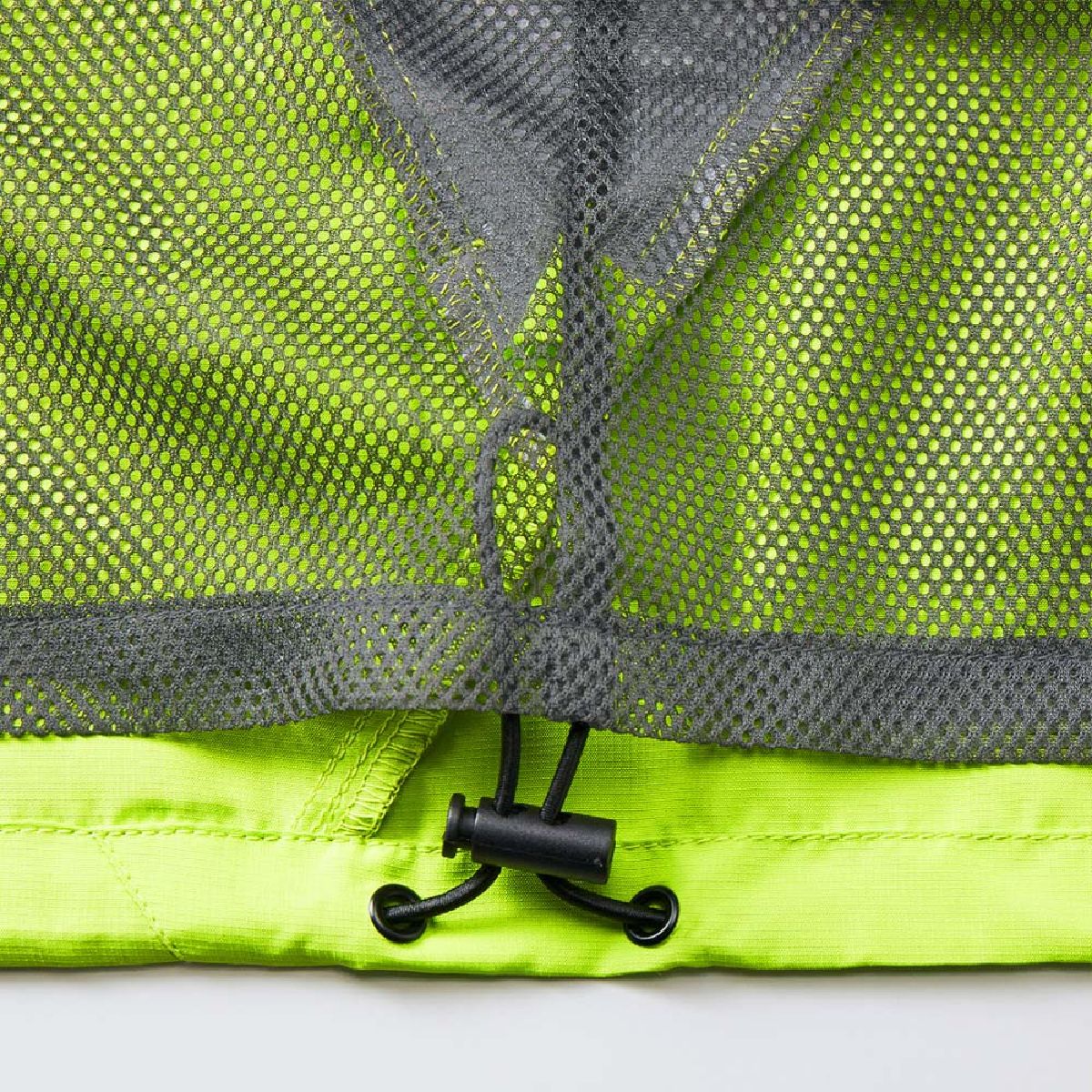 United Athle 7068-01 Lined Micro Ripstop Stand Jacket 13 The hem is a stopper and drawcord specification that can adjust the fluttering of the wind and the flutter of the wear.