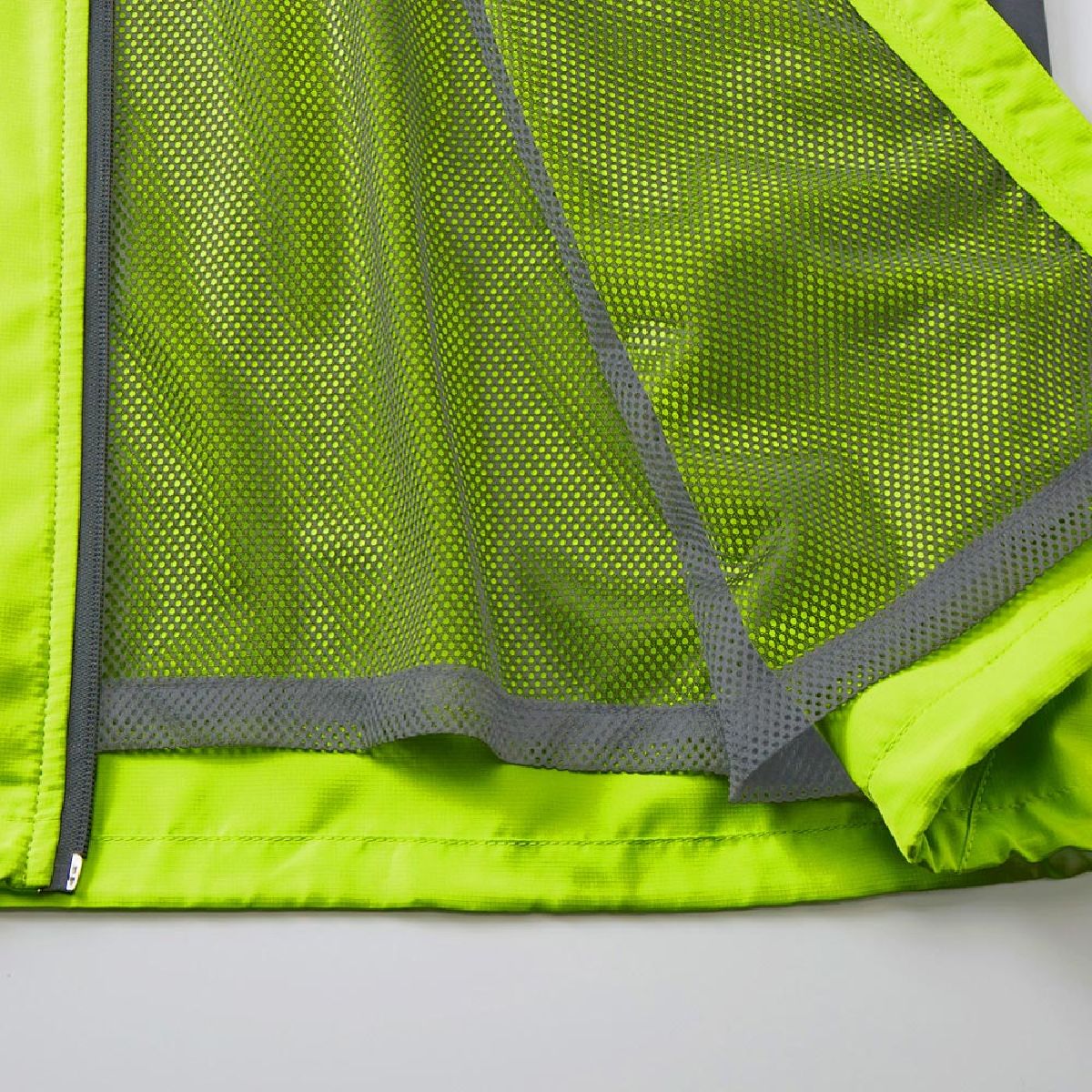 United Athle 7068-01 Lined Micro Ripstop Stand Jacket 14 With mesh material liner, hem flash specification that is convenient for printing