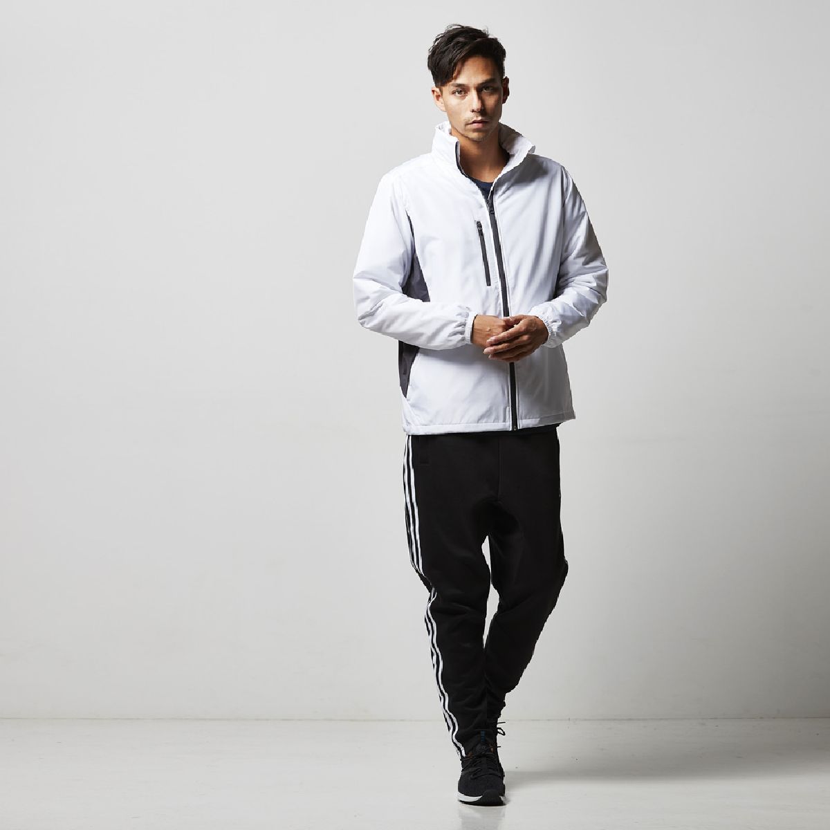 United Athle 7069-01 Lined Micro Ripstop Hooded Jacket 9 Height 182cm L size 001. Wearing white