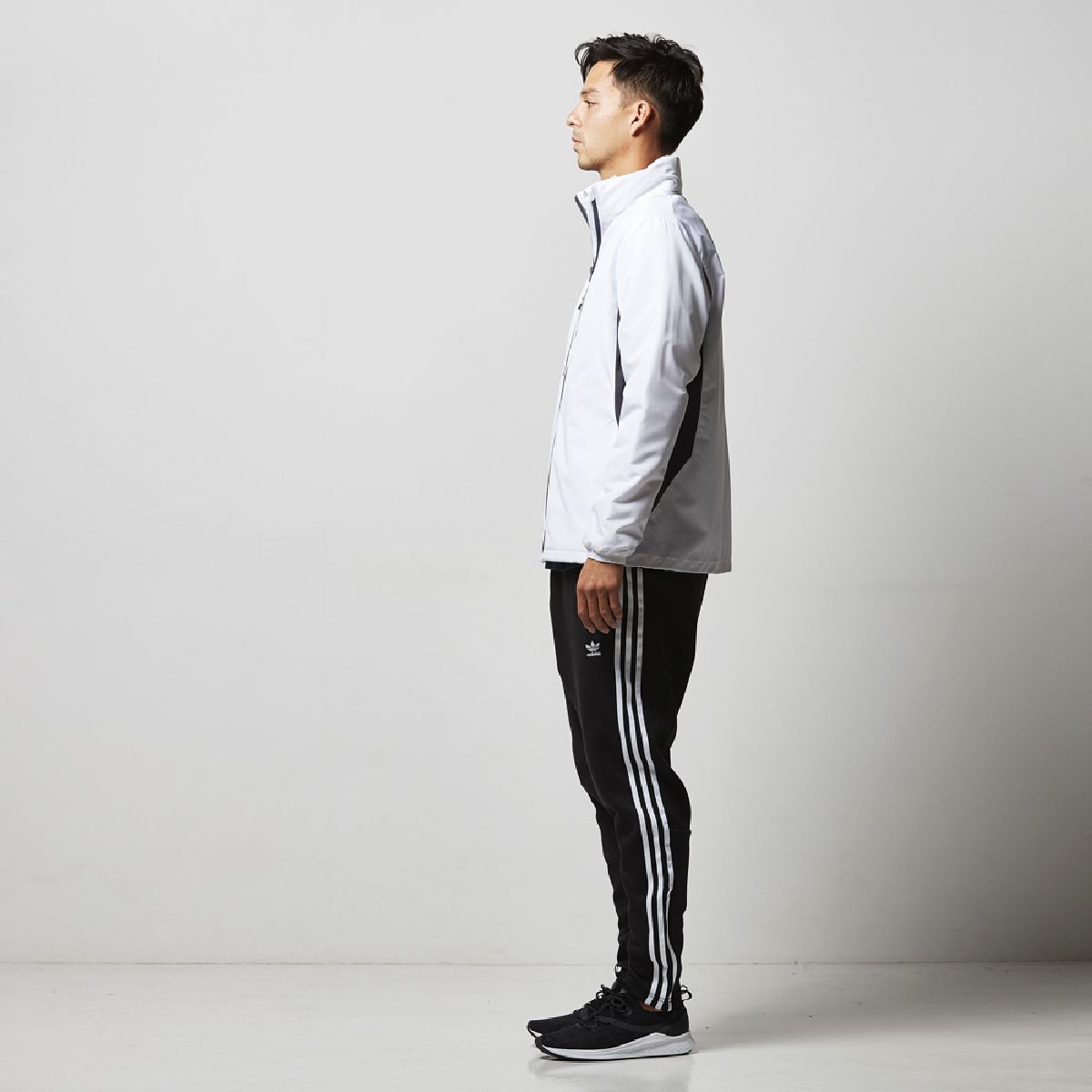 United Athle 7069-01 Lined Micro Ripstop Hooded Jacket 10 Height 182cm L size side silhouette