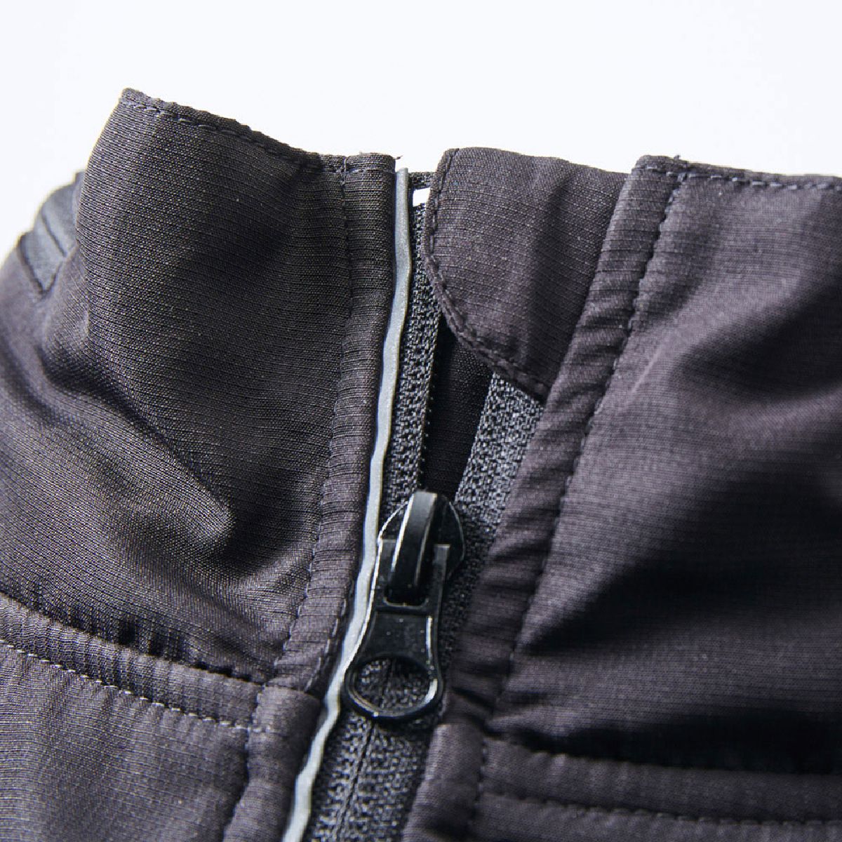 United Athle 7069-01 Lined Micro Ripstop Hooded Jacket 15 Chingd specifications that protect the chin