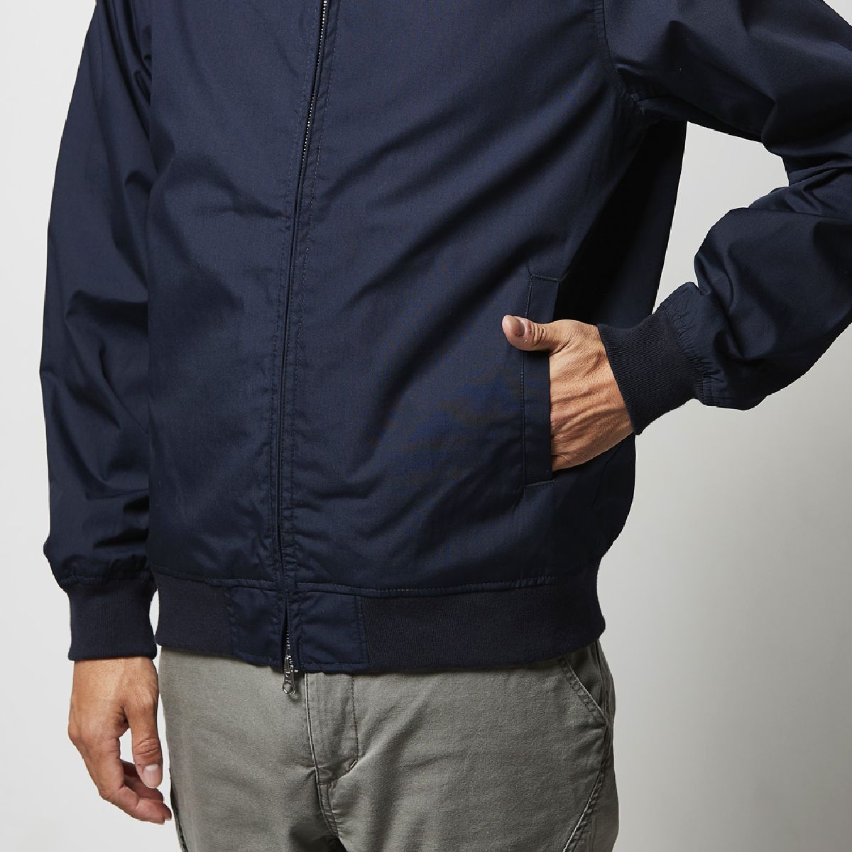 The pocket is a convenient one -ball edge specification