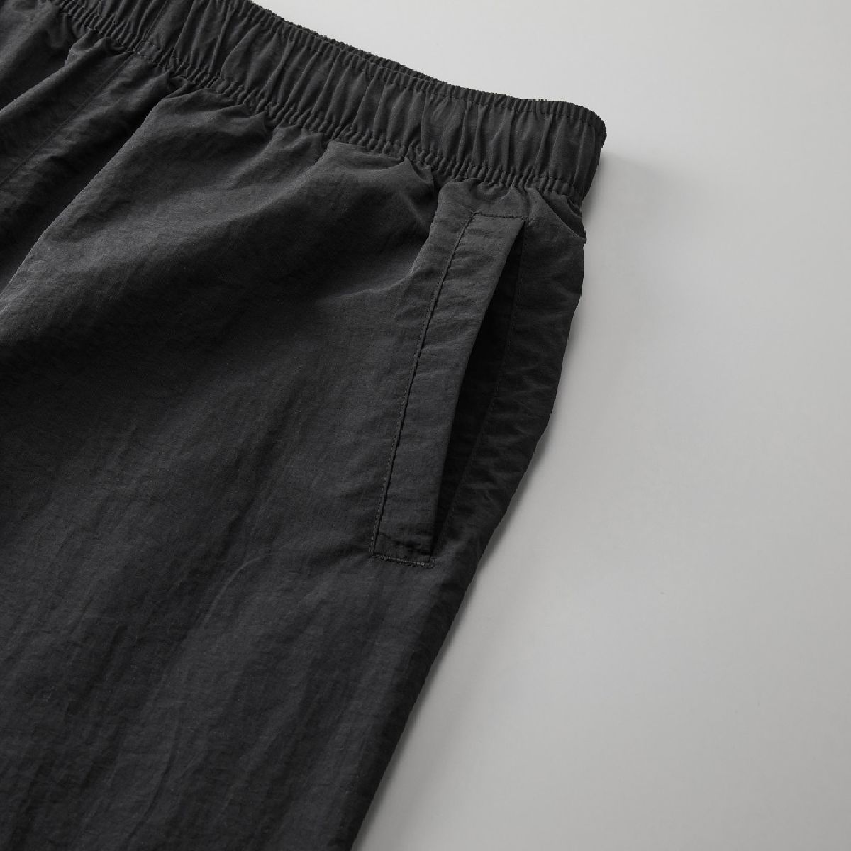 United Athle 7219-01 Cotton-like Nylon Training Pants 11 With a side pocket that takes into account the ease of hand, one -ball edge pocket specification