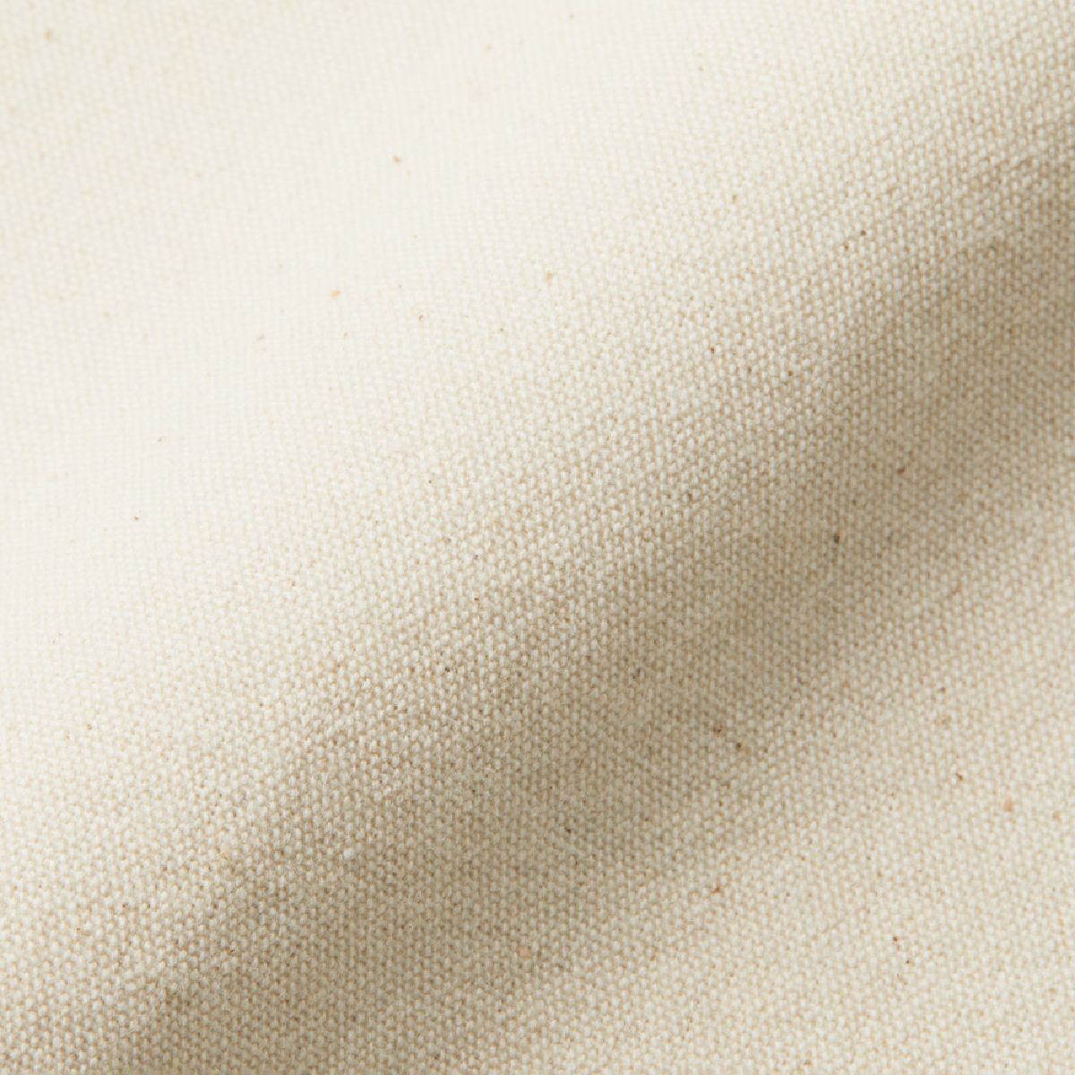 A durable canvas fabric with just the right thickness, making it easy to use.