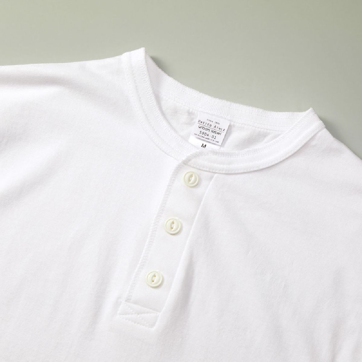 The buttons on the placket are classic cat's eye buttons.