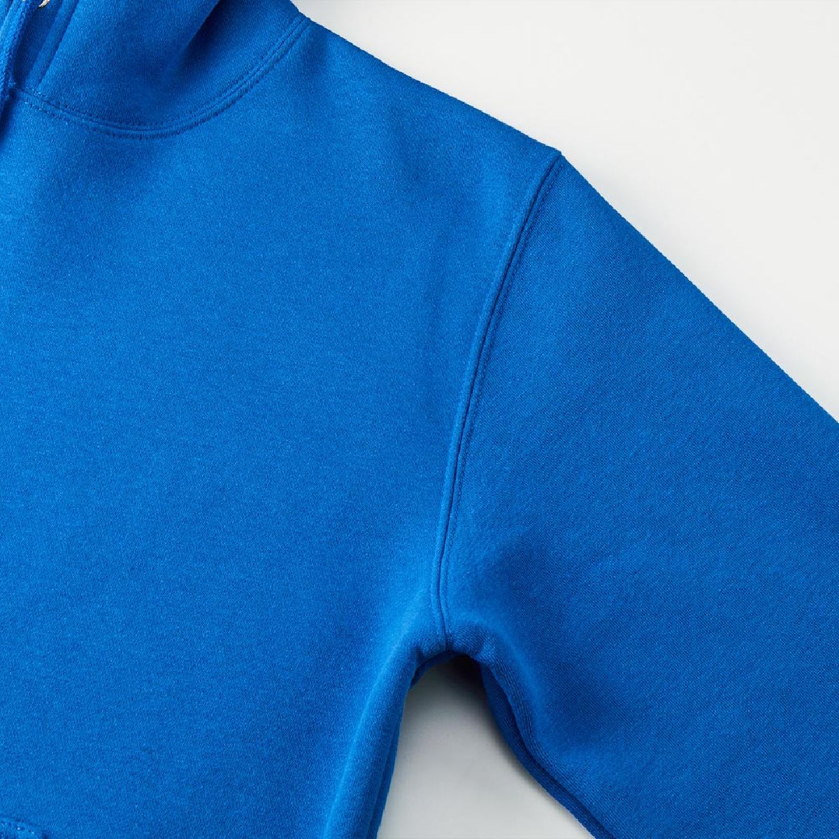 The armholes are finished with a sturdy double-needle stitching.