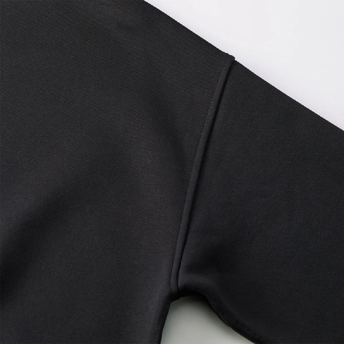 Relaxed, oversized armholes