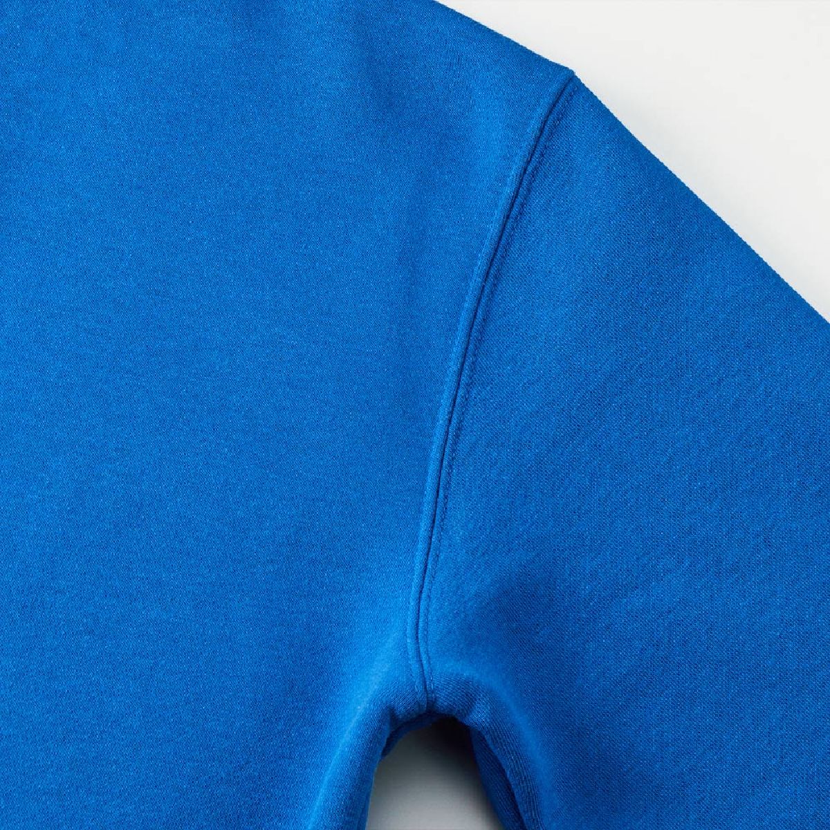 The armholes are finished with a sturdy double-needle stitching.
