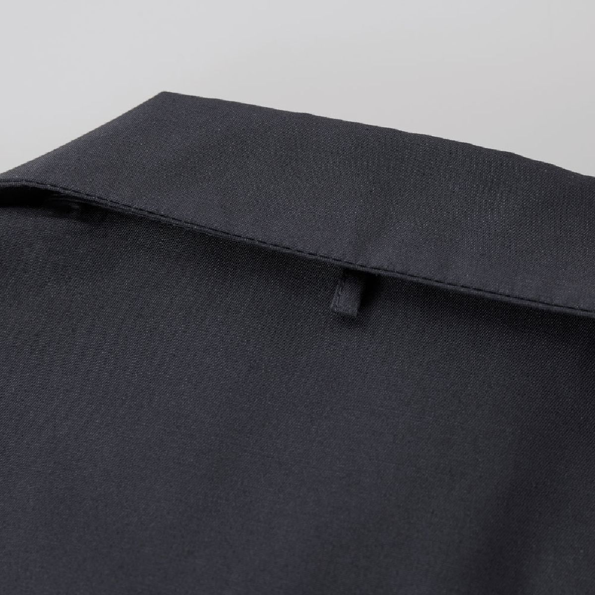 The collar has a locker loop at the back.
