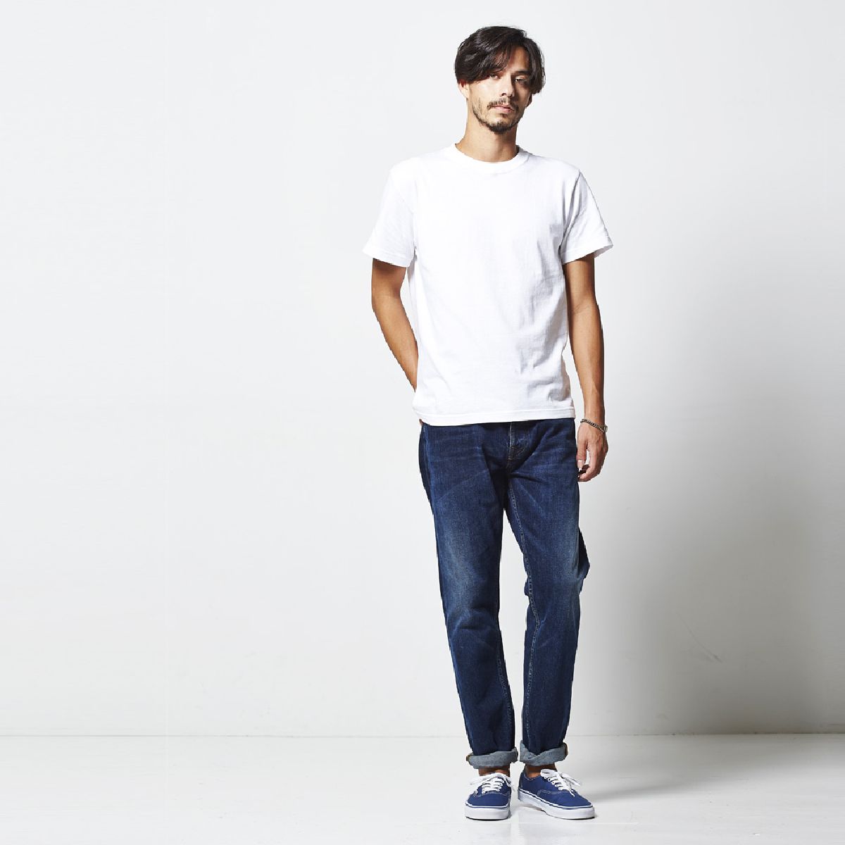Height 182cm, wearing size M, color 001. White.
