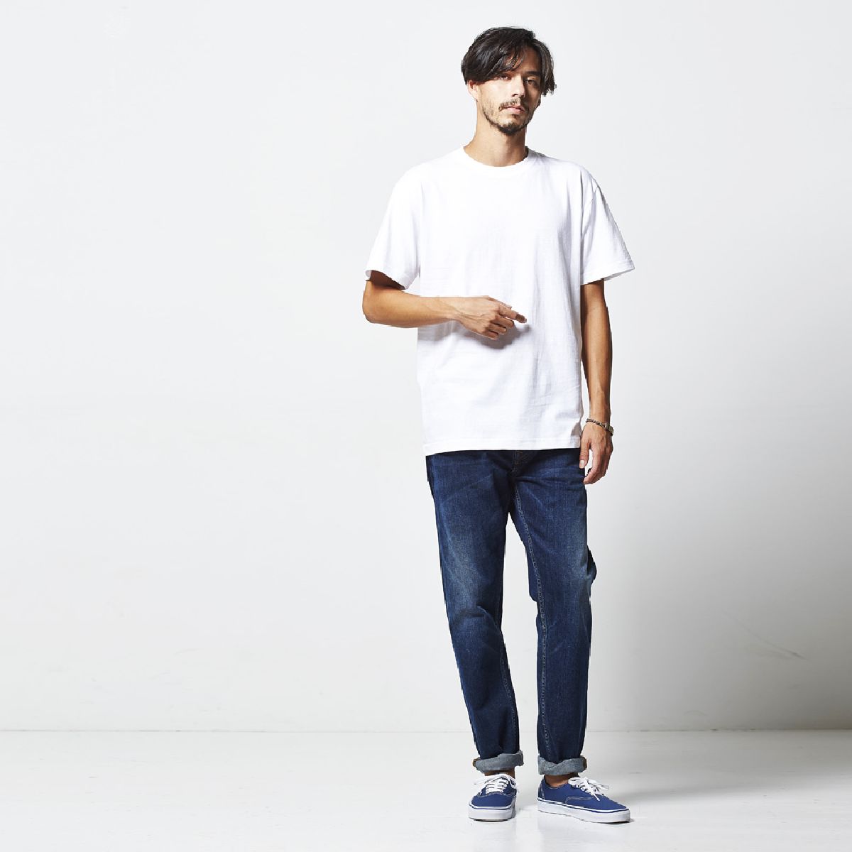 Height 182cm, wearing size L, color 001. White.