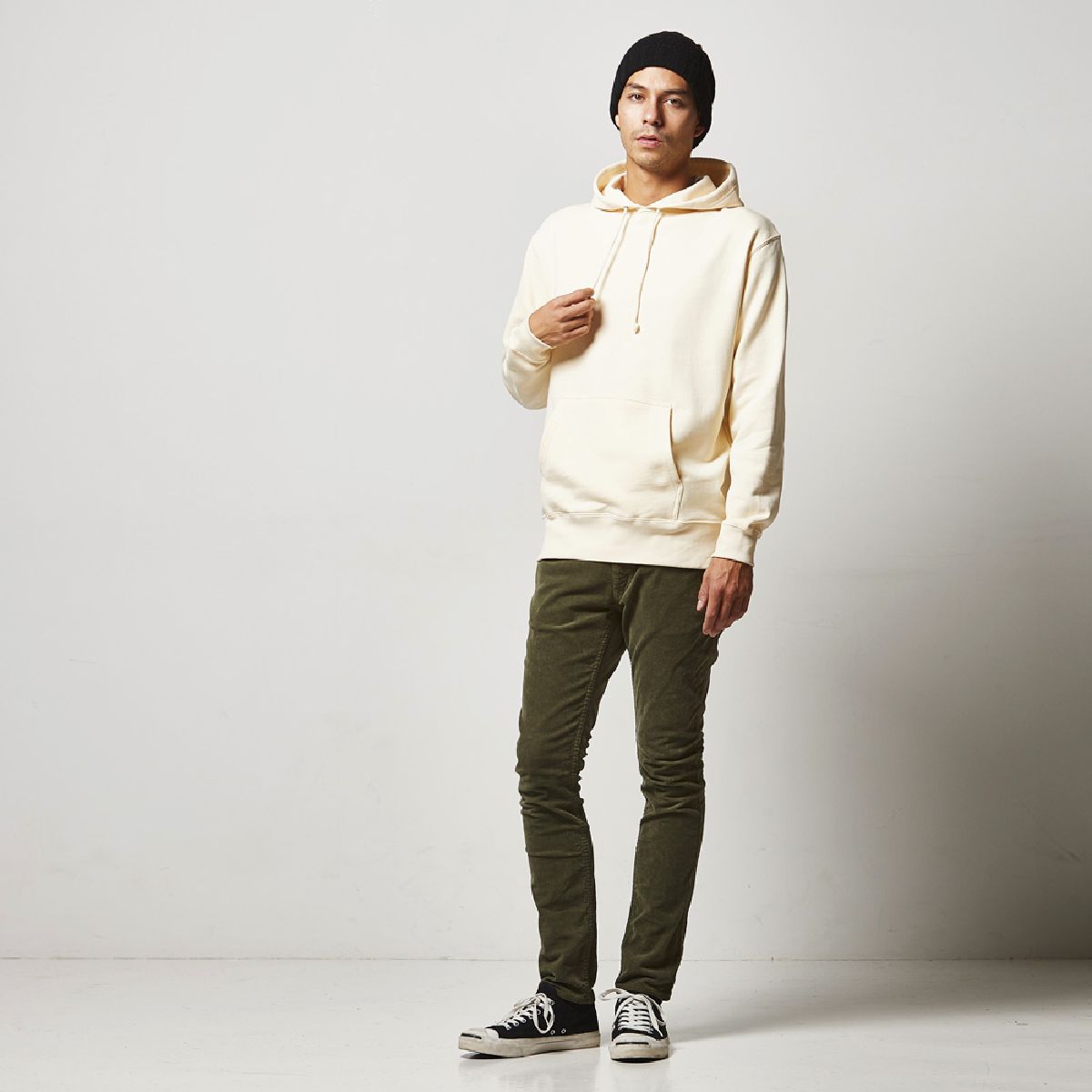 Height 182cm, wearing size L, color 019. Natural.