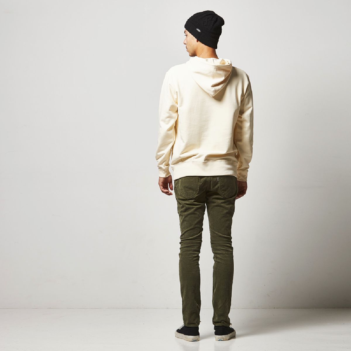 Height 182cm, Size L, Back silhouette