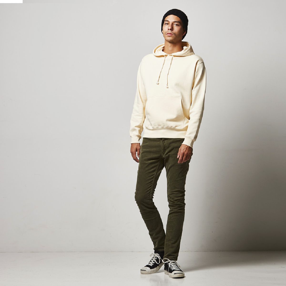 Height 182cm, wearing size M, color 019. Natural.