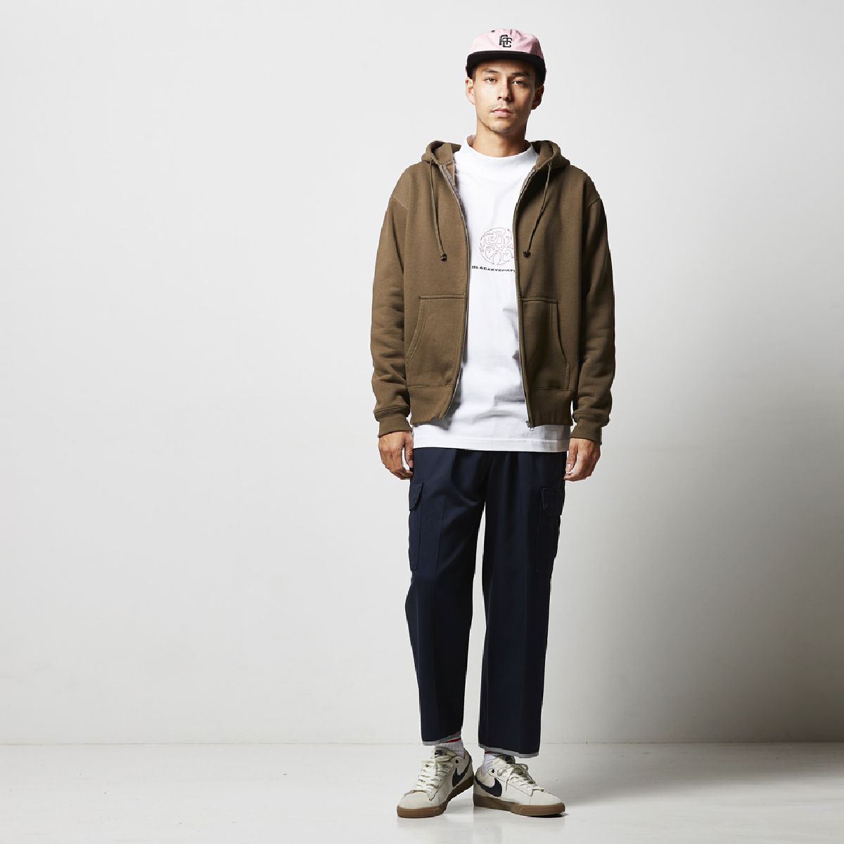 Height 182cm, wearing size L, color 033. Olive.