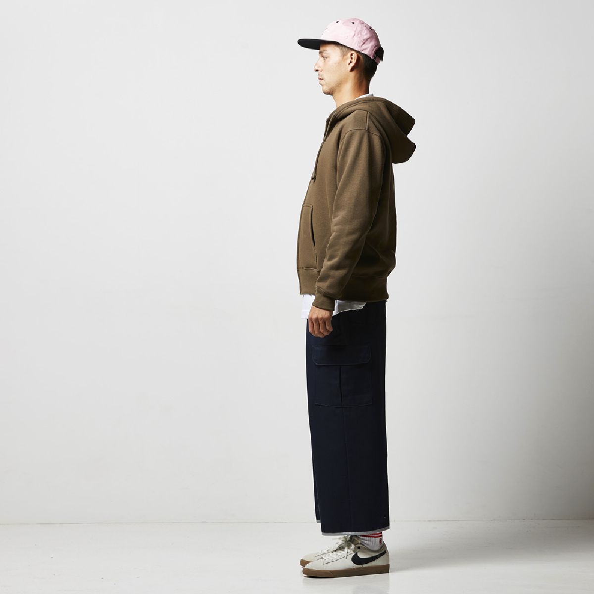 Height 182cm, Size L, Side silhouette