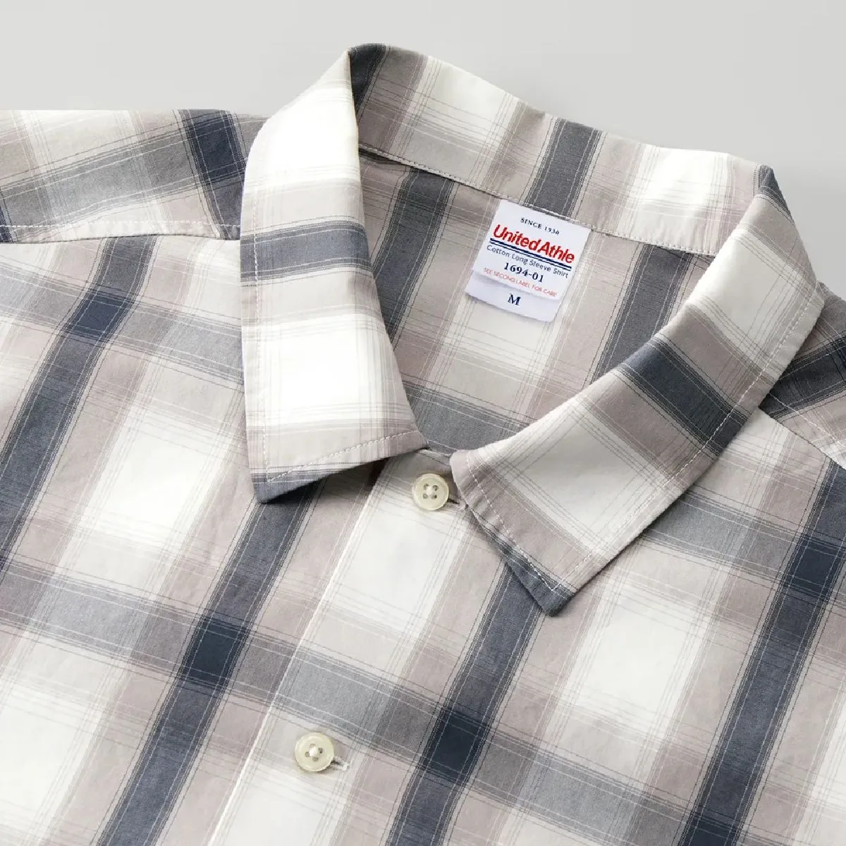The collar is a stand-up collarless design that doesn't constrict the neck, and the 1008. White/Gray version uses milky white shell-like buttons.