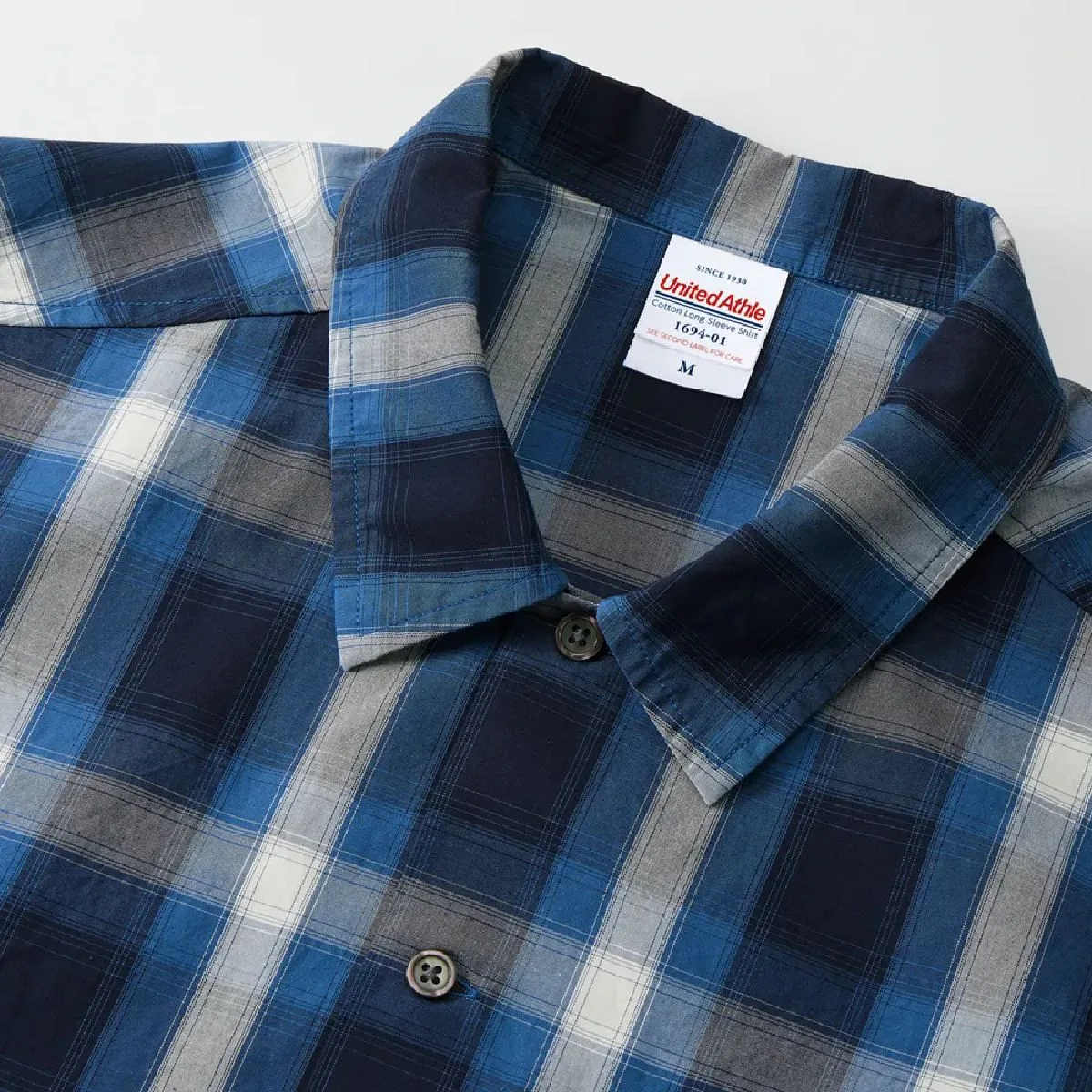 The collar is a stand-up collarless design that doesn't constrict the neck, and the 2001. Black/White and 4010. Navy/Off-White models use black shell-like buttons.