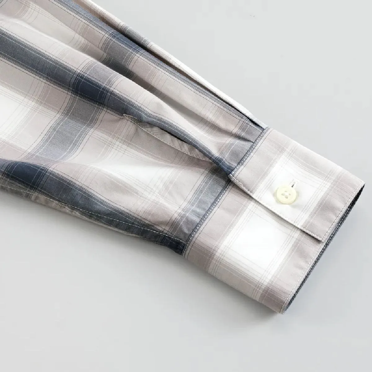 The cuffs have pleated details.