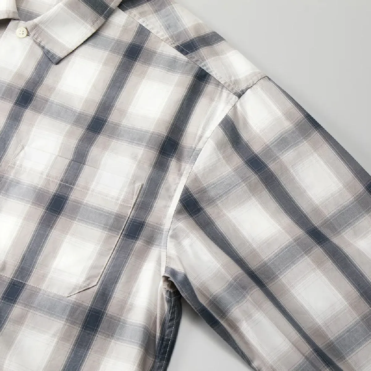 The sleeves are set-in style.