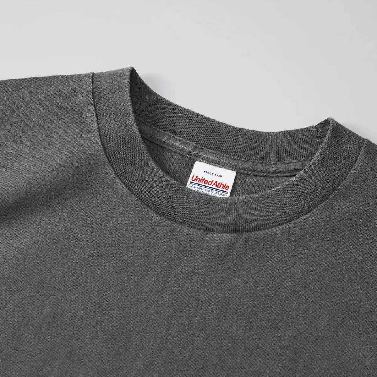 The neck ribbing features a minimalist, stitch-free design.