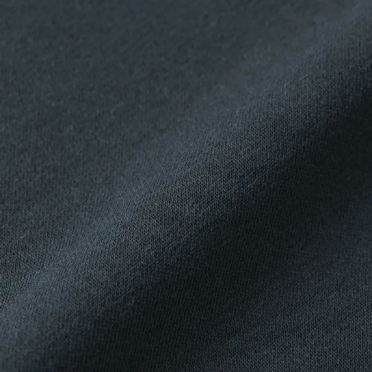 The face yarn is made of smooth 100% cotton, which reduces bleeding during printing.