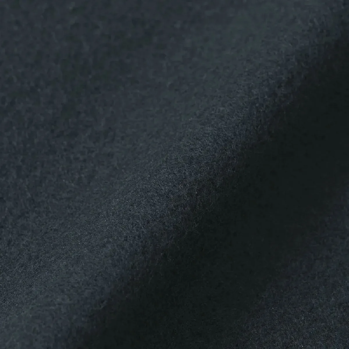 The lining is highly insulating and features a soft, fluffy brushed fleece lining.