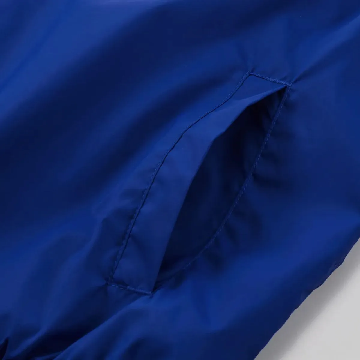 The pockets on both sides are single-welt style.