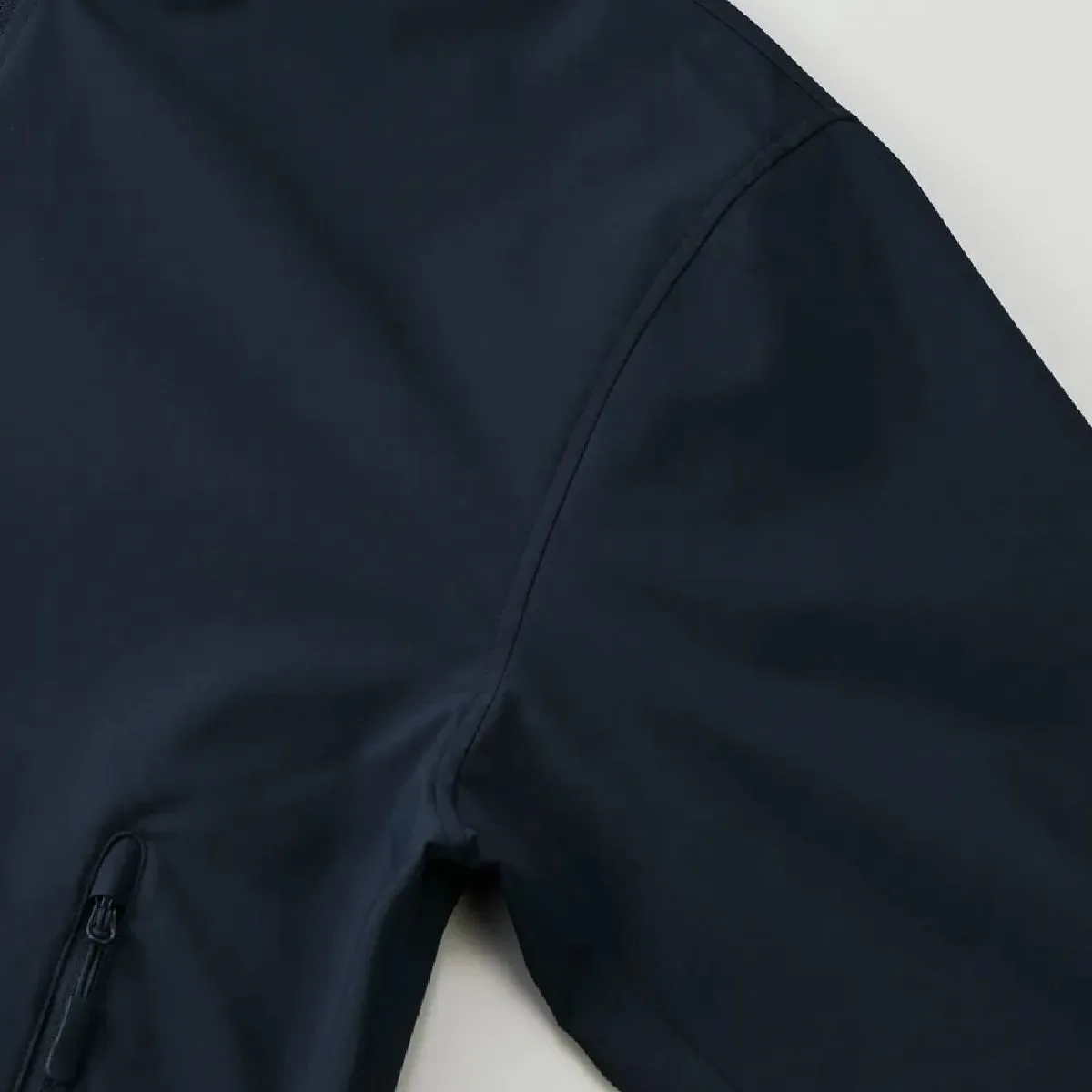 The sleeves are set-in style.