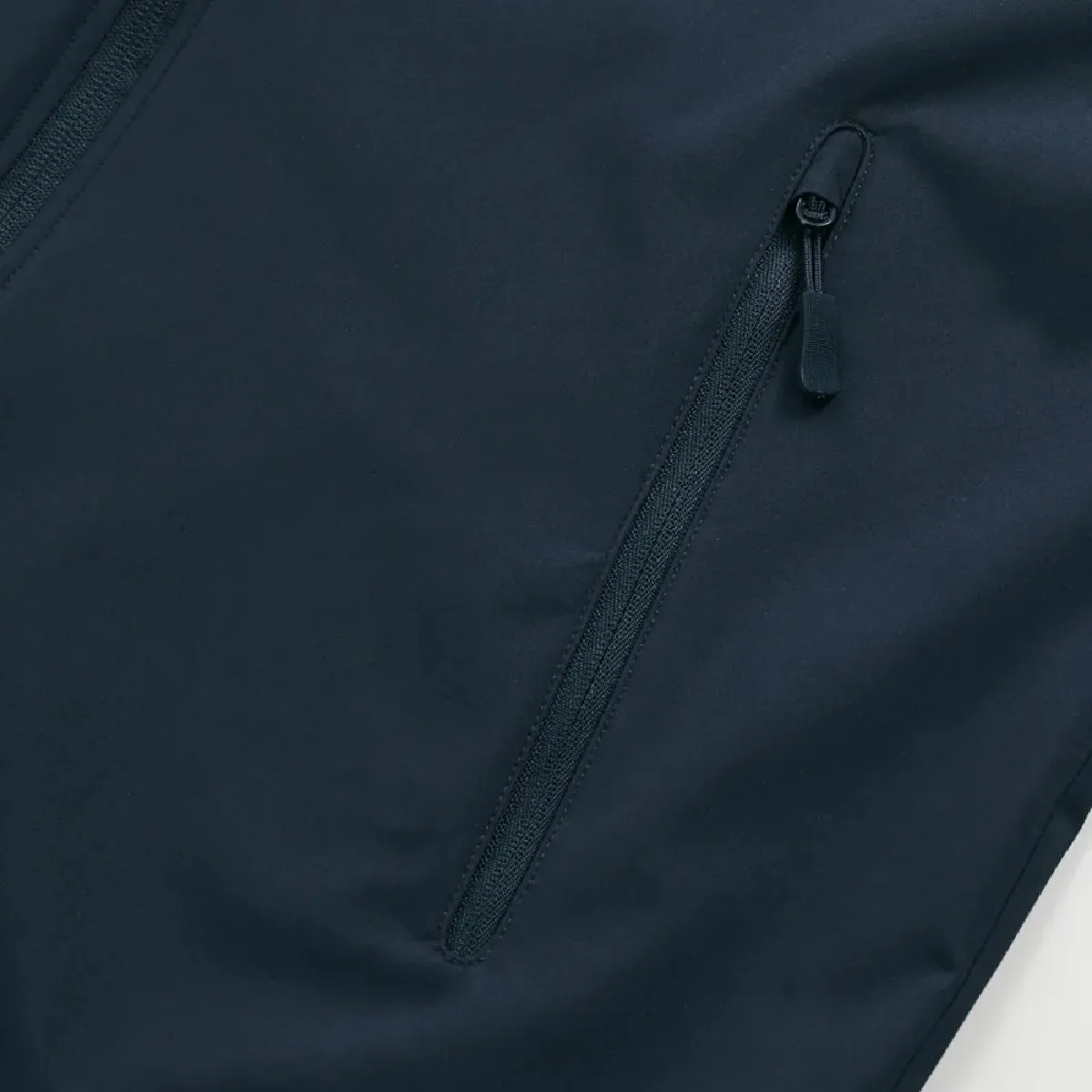 The side pockets feature a reverse-use design with a synthetic resin coil zipper and a zipper pull tab.