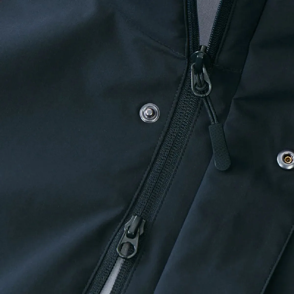 The front features a double-slider synthetic resin coil zipper, designed for reverse use, and has a zipper pull tab.
