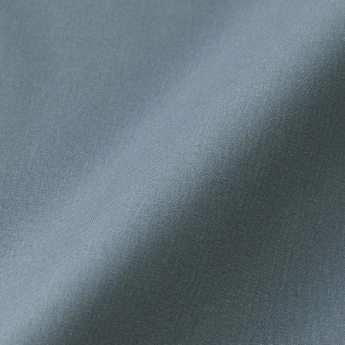 The lining is made of heat-pressed broadcloth.