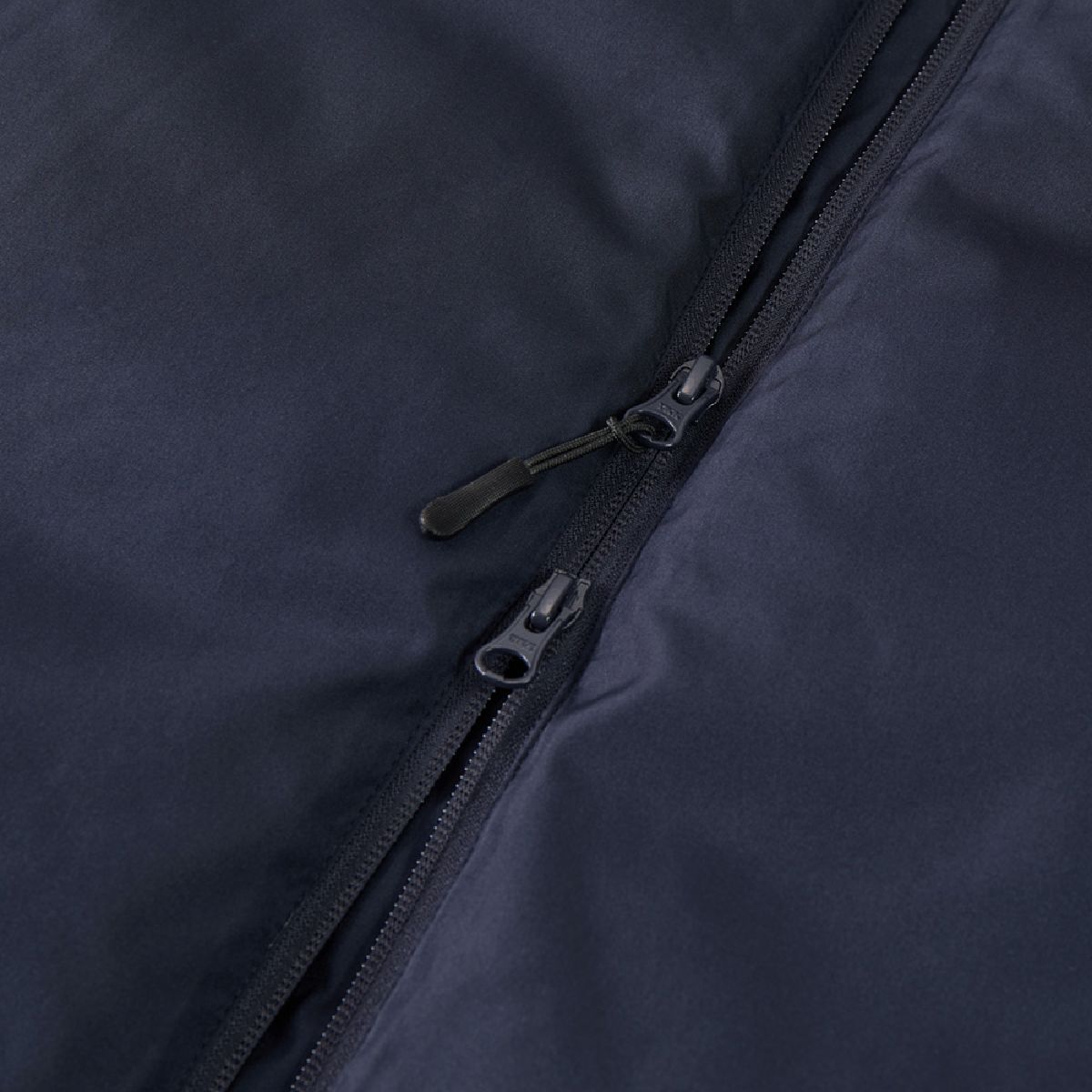 The zipper is a YKK DALH type double slider with a reversed design and a zipper pull tab.