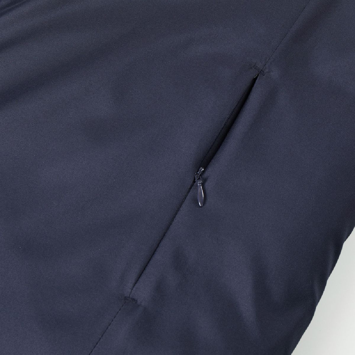 The side pockets have hidden zippers.