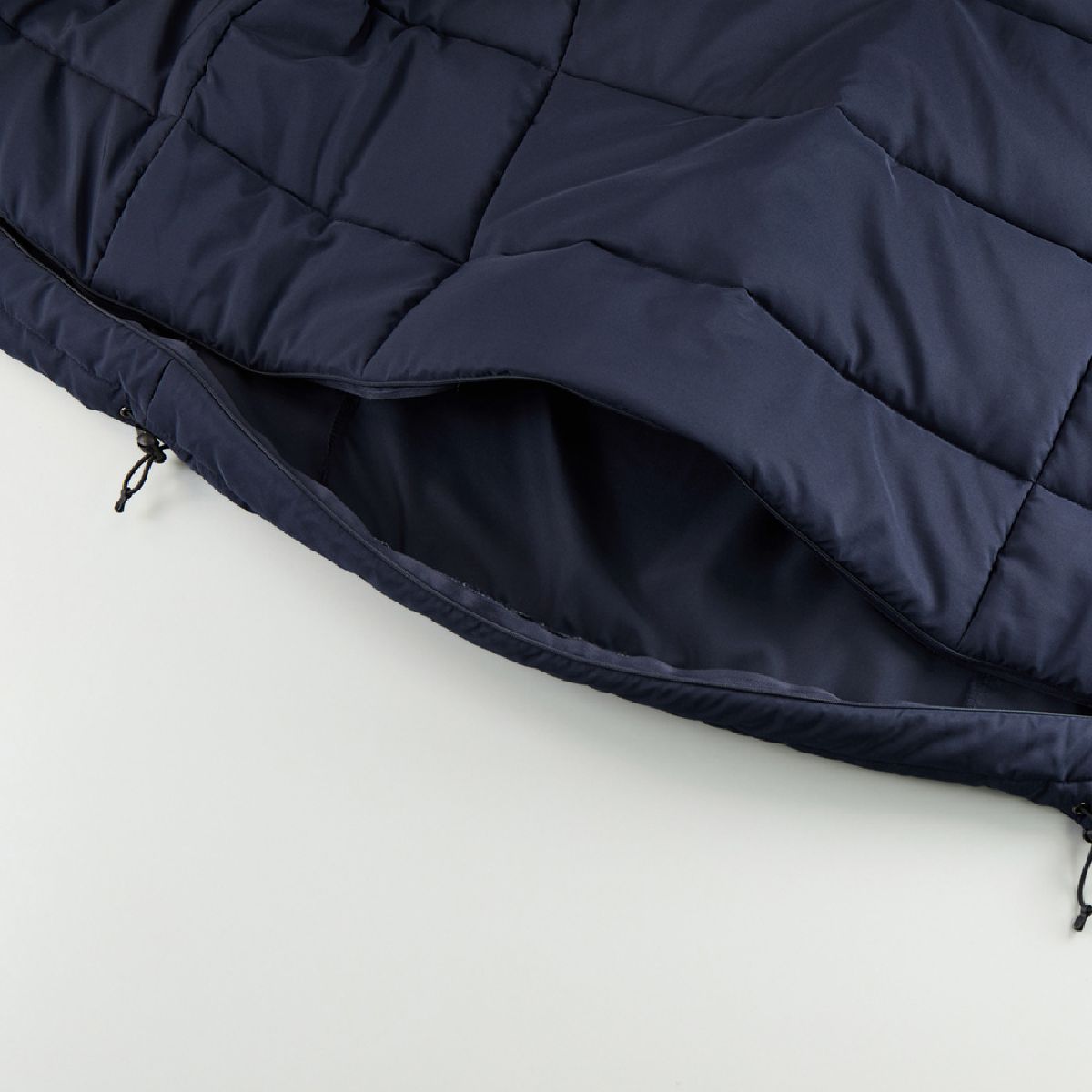The inner hem features a hidden zipper, convenient for printing.